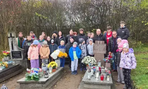 Zdjęcie do Szkoła Pamięta