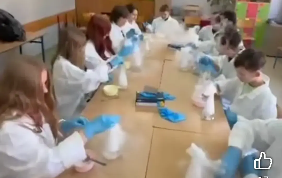 Zdjęcie do Lekcja chemii z suchym lodem