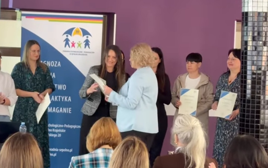 Zdjęcie do M&Oacute;ZG, UCZEŃ, ALGORYTM: NEURODYDAKTYKA I SKUTECZNE NAUCZANIE W ERZE SZTUCZNEJ INTELIGENCJI&rdquo;