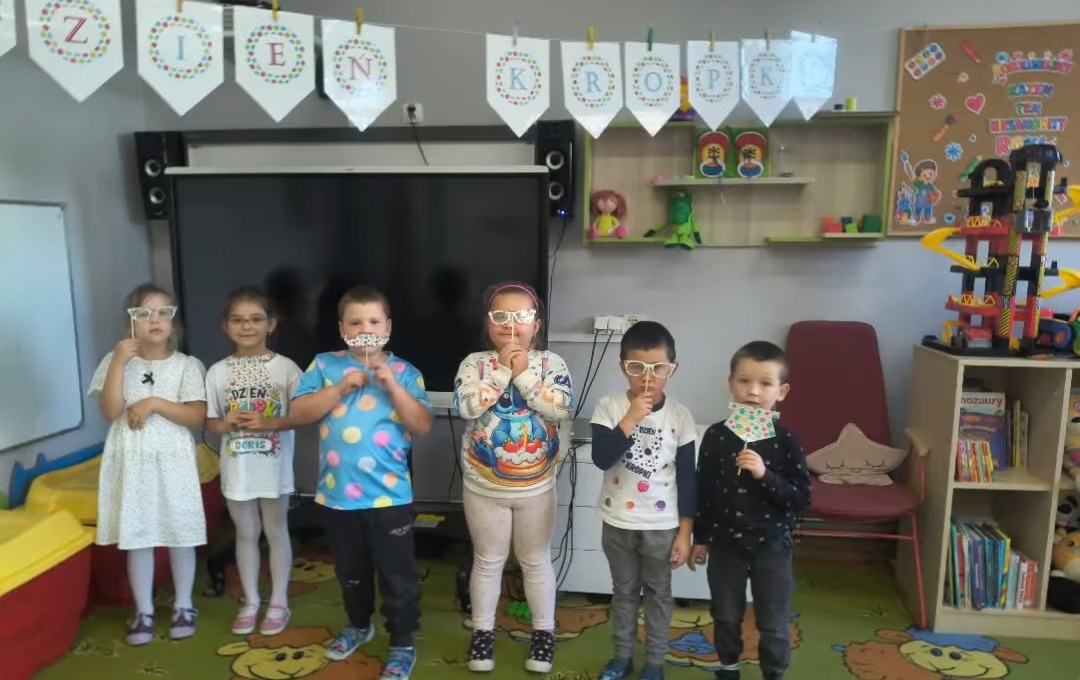 Zdjęcie do Dzień Kropki w przedszkolu 